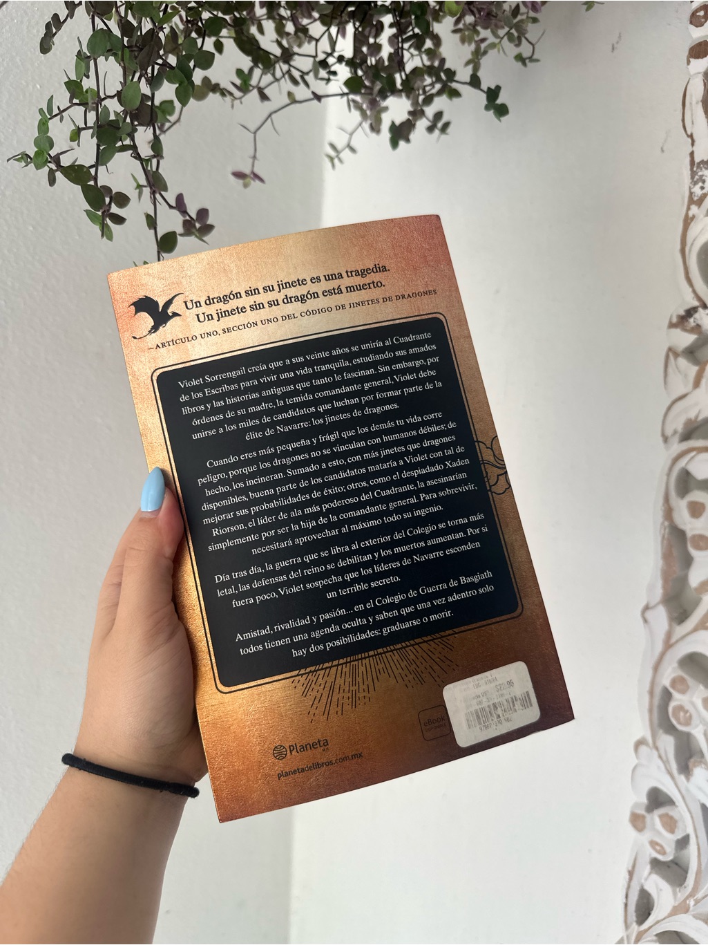 Nwt Fourth Wing Book - Spanish Version (Alas De Sangre) — image 2 of 3